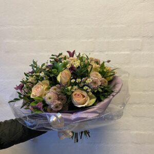 Lav Buket I Sæsonens & Årstidernes Blomster